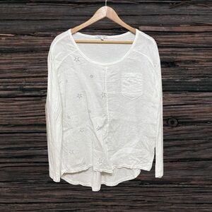 bundle 3 or more Tempo Paris White Asymmetrical Long Sleeve Blouse